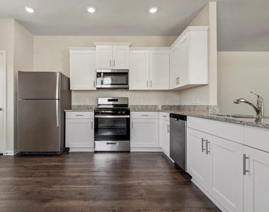 15858 Berry Hill Drive - Photo Thumbnail 4