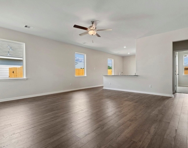 15858 Berry Hill Drive - Photo Thumbnail 2