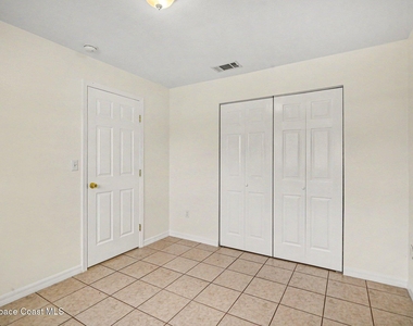 255 W Towne Place - Photo Thumbnail 3