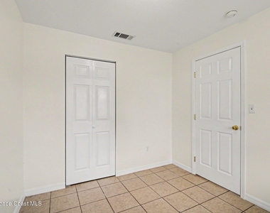 255 W Towne Place - Photo Thumbnail 9