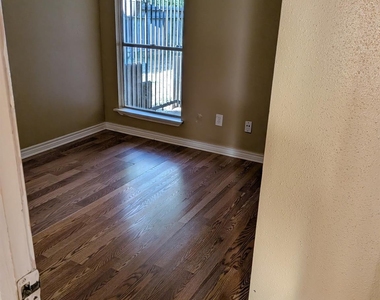6826 Heather Hollow Drive - Photo Thumbnail 12