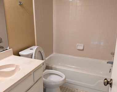 6826 Heather Hollow Drive - Photo Thumbnail 10