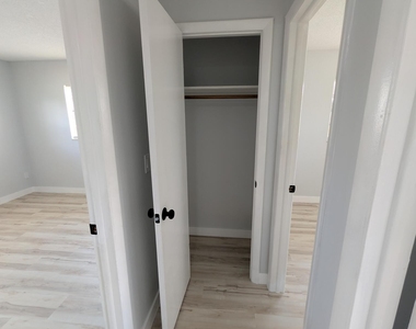 4840 Volusia Avenue - Photo Thumbnail 17