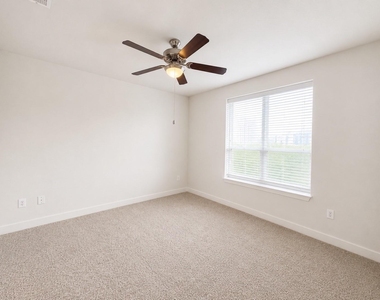 1340 W Gray Street - Photo Thumbnail 5