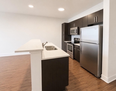 1340 W Gray Street - Photo Thumbnail 3
