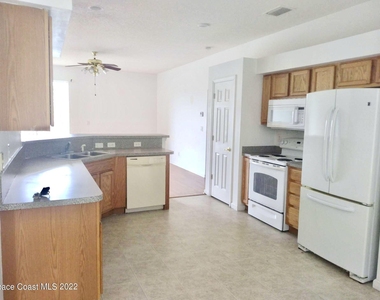 1387 Ginza Road Nw - Photo Thumbnail 2