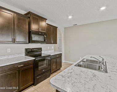 465 Sorrento Drive - Photo Thumbnail 11