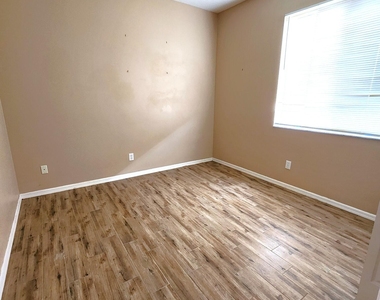 3050 Purple Martin Lane - Photo Thumbnail 9