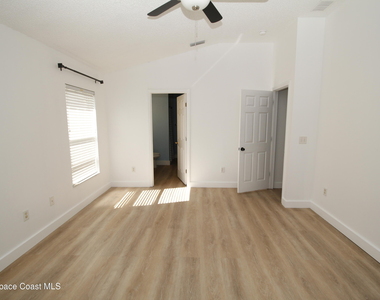 2440 Bridgeport Circle - Photo Thumbnail 10