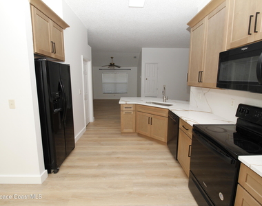 2440 Bridgeport Circle - Photo Thumbnail 6