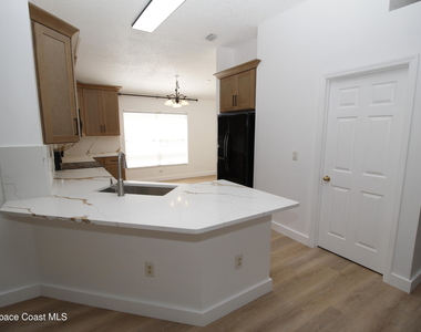 2440 Bridgeport Circle - Photo Thumbnail 3