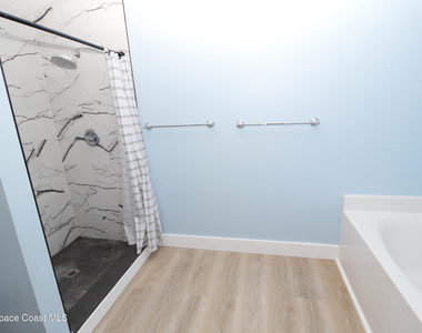 2440 Bridgeport Circle - Photo Thumbnail 12