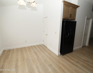 2440 Bridgeport Circle - Photo Thumbnail 7