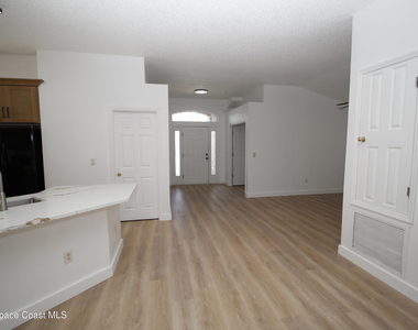 2440 Bridgeport Circle - Photo Thumbnail 8