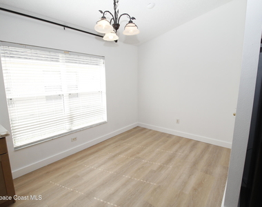 2440 Bridgeport Circle - Photo Thumbnail 5