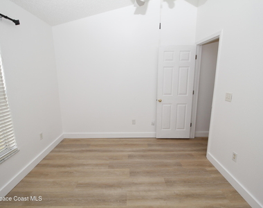 2440 Bridgeport Circle - Photo Thumbnail 19