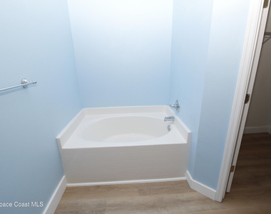 2440 Bridgeport Circle - Photo Thumbnail 14