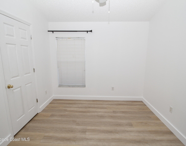 2440 Bridgeport Circle - Photo Thumbnail 15