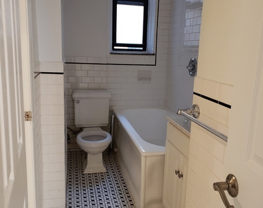 West 45 Street - Photo Thumbnail 4