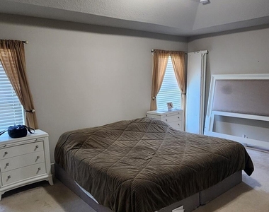 1247 Donegal Drive - Photo Thumbnail 12