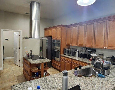 1247 Donegal Drive - Photo Thumbnail 11