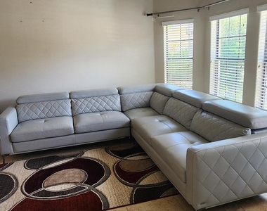 1247 Donegal Drive - Photo Thumbnail 5