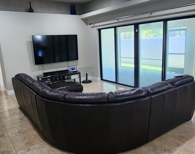 1247 Donegal Drive - Photo Thumbnail 15
