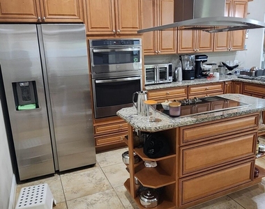 1247 Donegal Drive - Photo Thumbnail 8