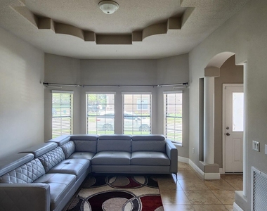 1247 Donegal Drive - Photo Thumbnail 6