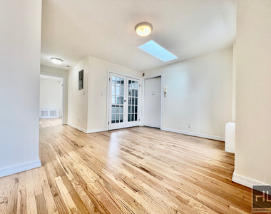 West 55th Street - Photo Thumbnail 1