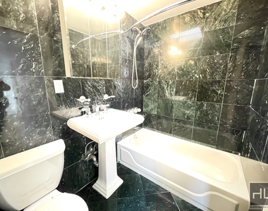 West 55th Street - Photo Thumbnail 3