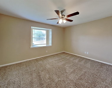 3202 Vandyke Drive - Photo Thumbnail 12