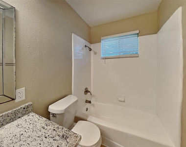 3202 Vandyke Drive - Photo Thumbnail 14
