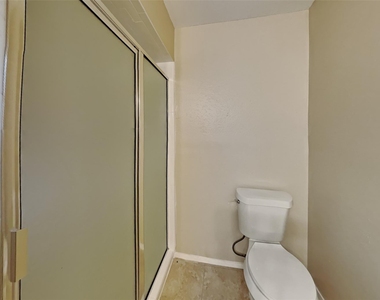 3202 Vandyke Drive - Photo Thumbnail 9