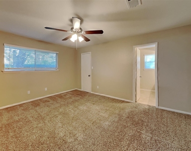 3202 Vandyke Drive - Photo Thumbnail 7