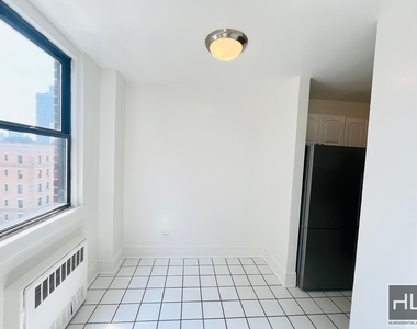 East 79th Street - Photo Thumbnail 9
