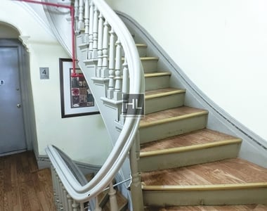 West 56 Street - Photo Thumbnail 3
