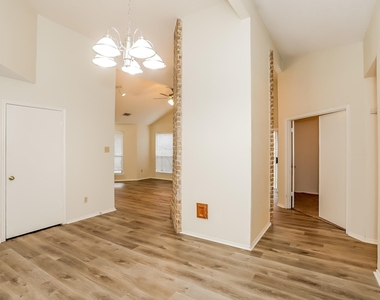 1525 Miller Avenue - Photo Thumbnail 5