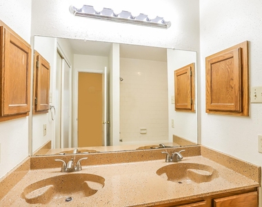 1525 Miller Avenue - Photo Thumbnail 9