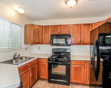 1525 Miller Avenue - Photo Thumbnail 6