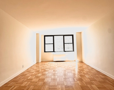 East 49 Street - Photo Thumbnail 1