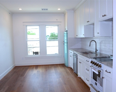 1836 Cortlandt Street - Photo Thumbnail 2