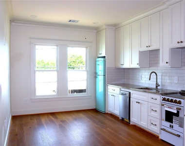 1836 Cortlandt Street - Photo Thumbnail 4