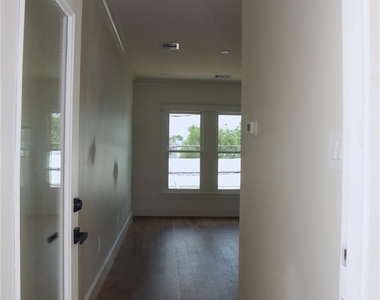 1836 Cortlandt Street - Photo Thumbnail 13