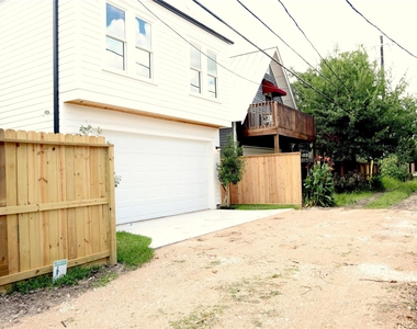 1836 Cortlandt Street - Photo Thumbnail 17