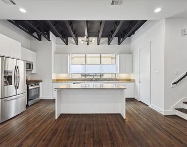 1105 W 21st Street - Photo Thumbnail 6