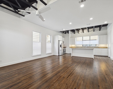 1105 W 21st Street - Photo Thumbnail 5