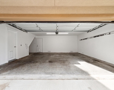 1105 W 21st Street - Photo Thumbnail 24