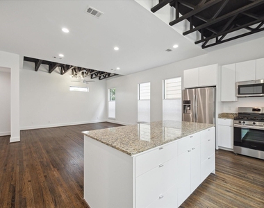 1105 W 21st Street - Photo Thumbnail 9