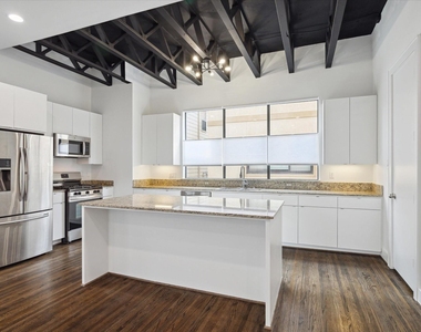 1105 W 21st Street - Photo Thumbnail 8